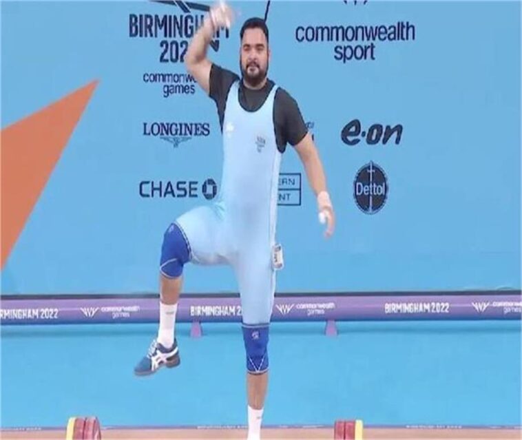 Bronze winner Lovepreet celebrates in Sidhu Moosewala style