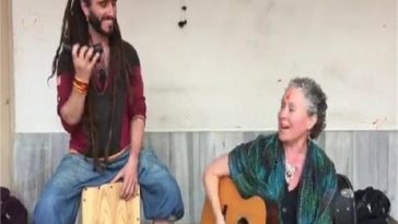 Foreign guests immersed in 'Hanuman Bhakti', tied with tabla-guitar like this